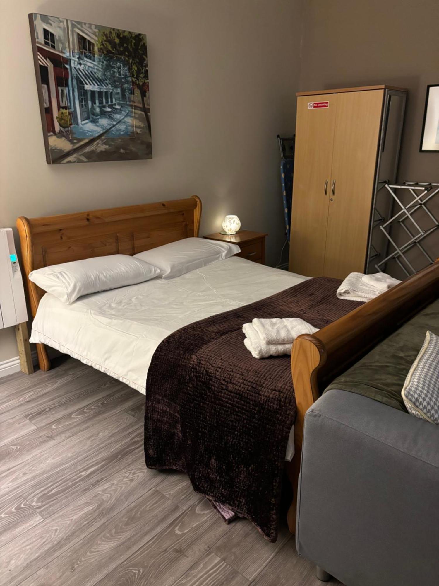 Garden Chalet Oranmore Apartment กัลเวย์ ภายนอก รูปภาพ
